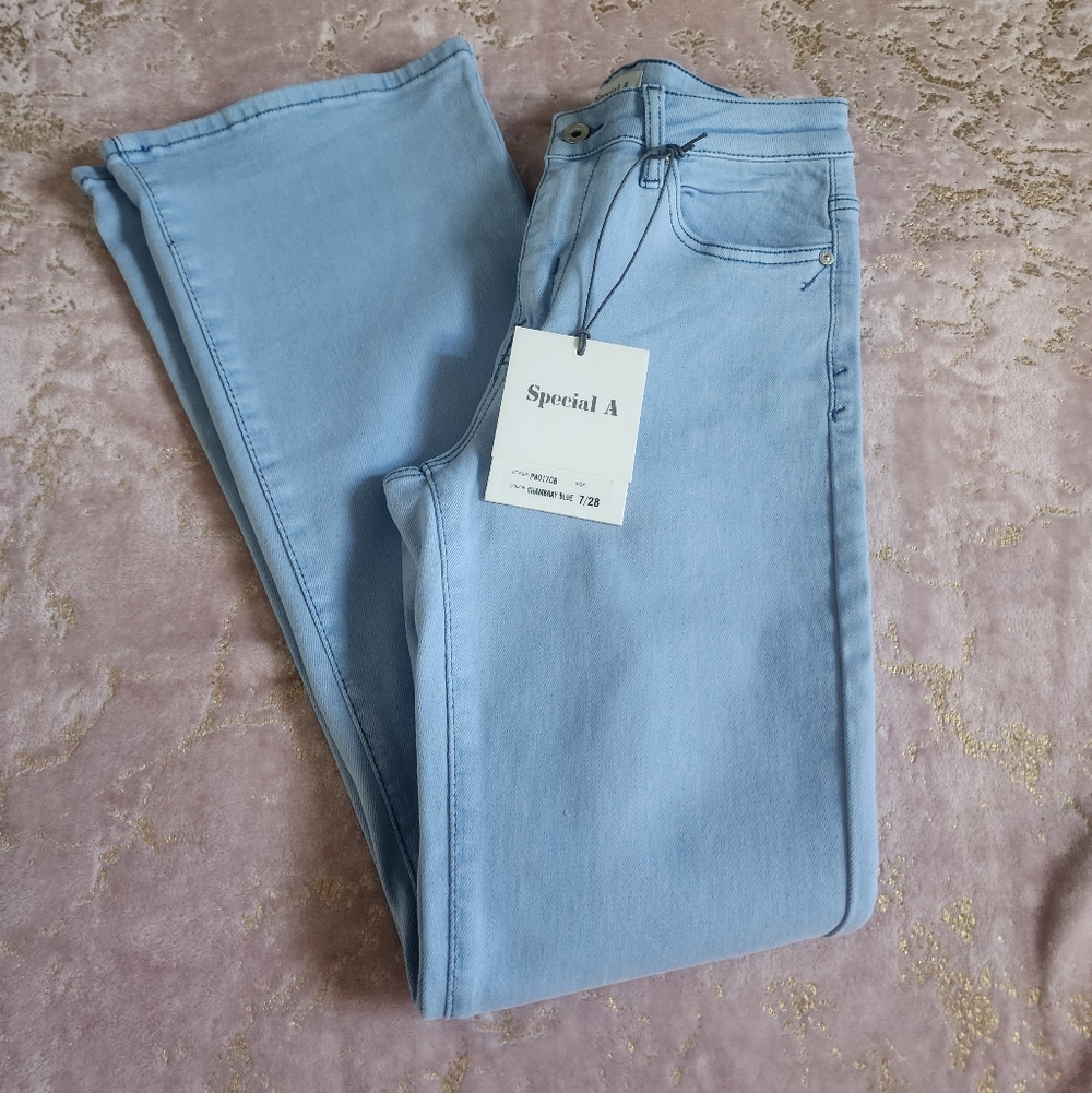 SPECIAL A | Women's Light Blue Jeans